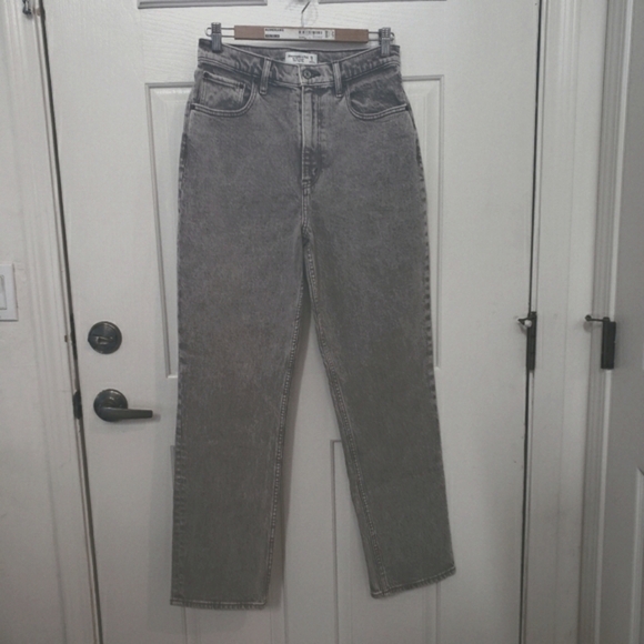 Abercrombie & Fitch - Picture 1 of 9